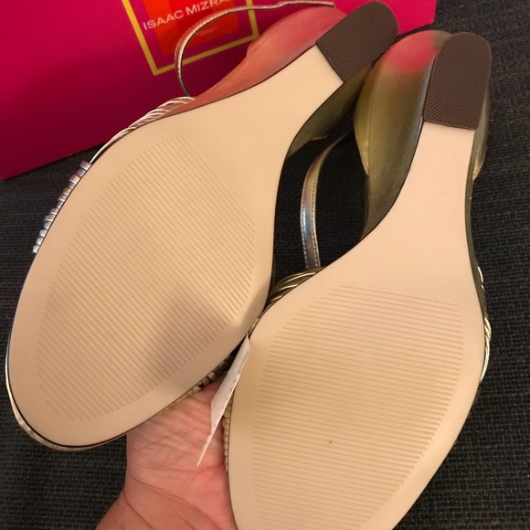 Isaac Mizrahi gold strappy dress shoes - Picture 4 of 4